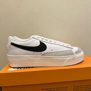 NIB Nike Women Blazer Low Platform White/Sail/Team Orange/Black  DJ0292 101